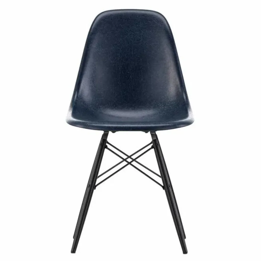 Chaise DSW Fiberglass - piètement en érable - Charles & Ray Eames | Chaises, Tabourets, Bancs