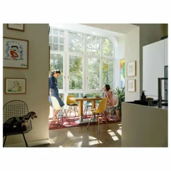 New Chaise DSW plastic - piètement érable - Charles & Ray Eames | Chaises, Tabourets, Bancs