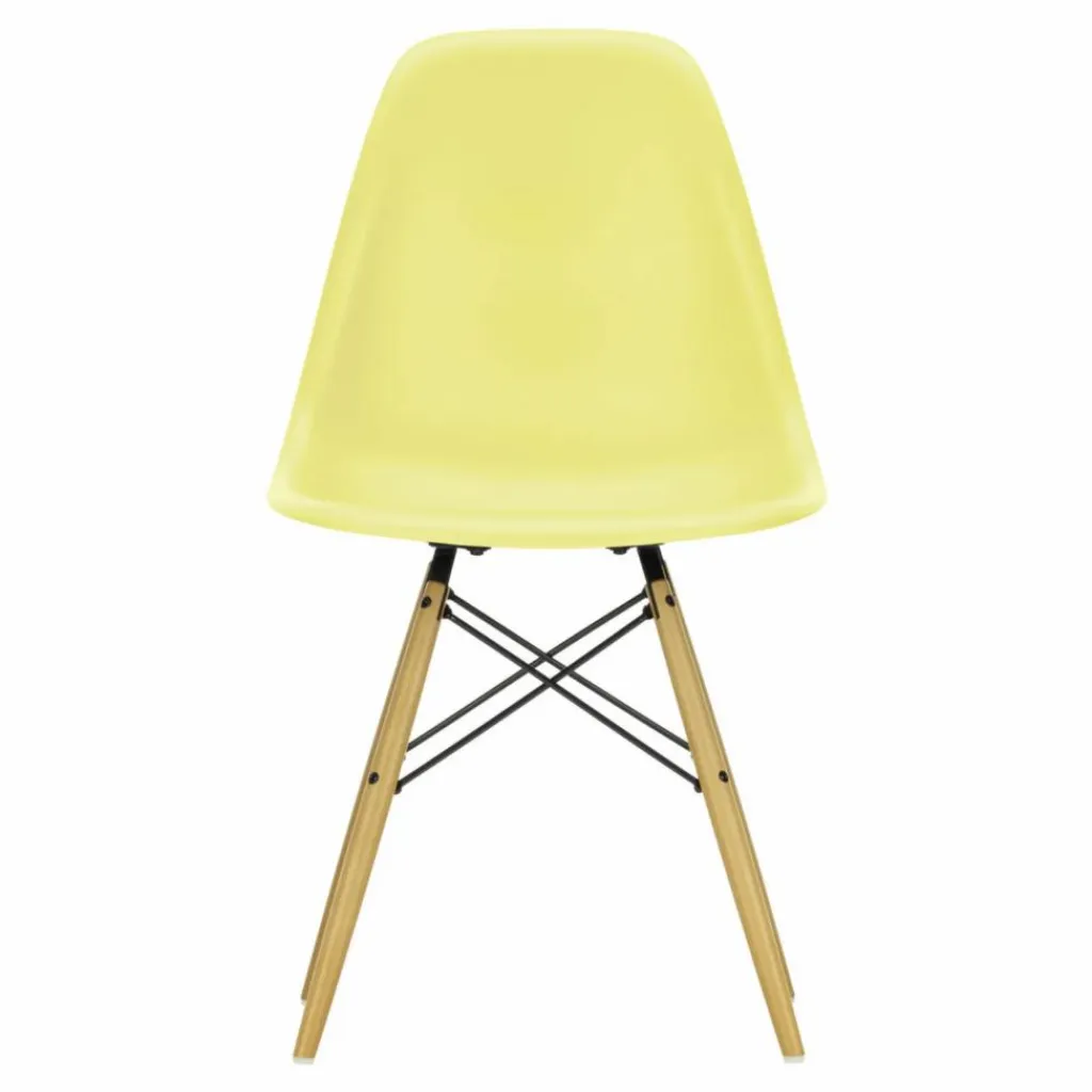 Hot Chaise DSW plastic - piètement érable - Charles & Ray Eames | Chaises, Tabourets, Bancs