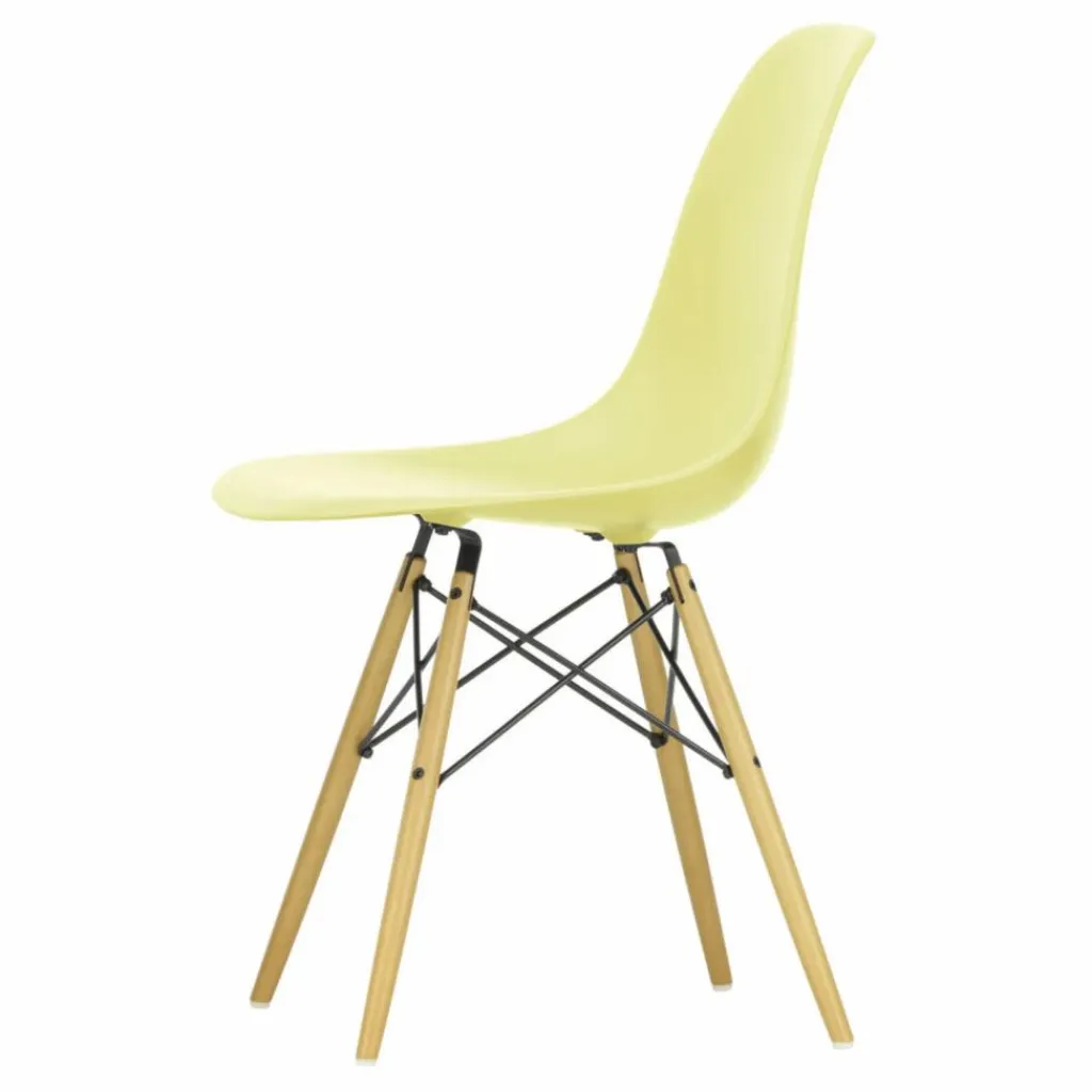 Hot Chaise DSW plastic - piètement érable - Charles & Ray Eames | Chaises, Tabourets, Bancs