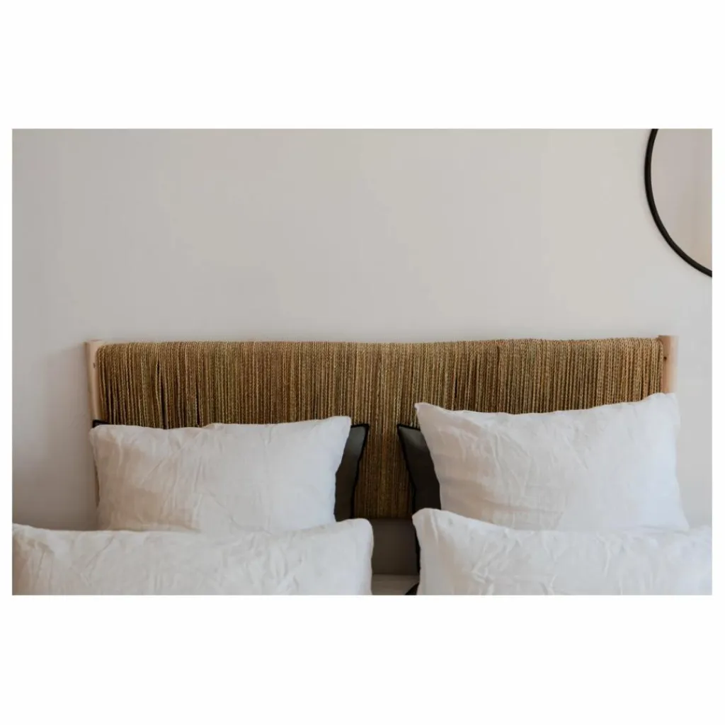 Tête de lit en bois brut et palme Lits, Tables De Chevet