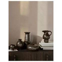 New Vase long en terracotta Doro | Vases, Objets Déco